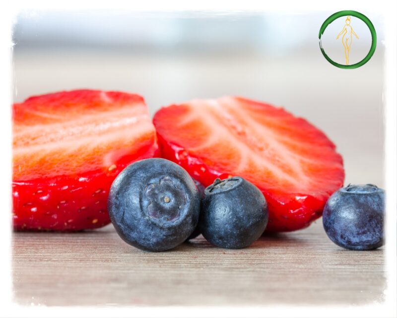 jagody i truskawki korzystnie wpływają na zdrowy pęcherz moczowy